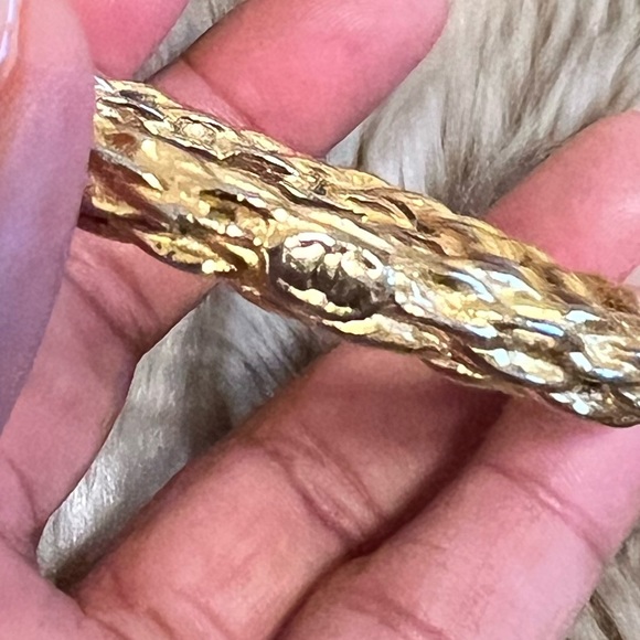 Vintage Chanel Gold Bangle - Picture 5 of 6